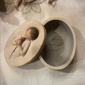 Vintage 2004 Willow Tree Love Pure and Simple Box “ Loving Angel”